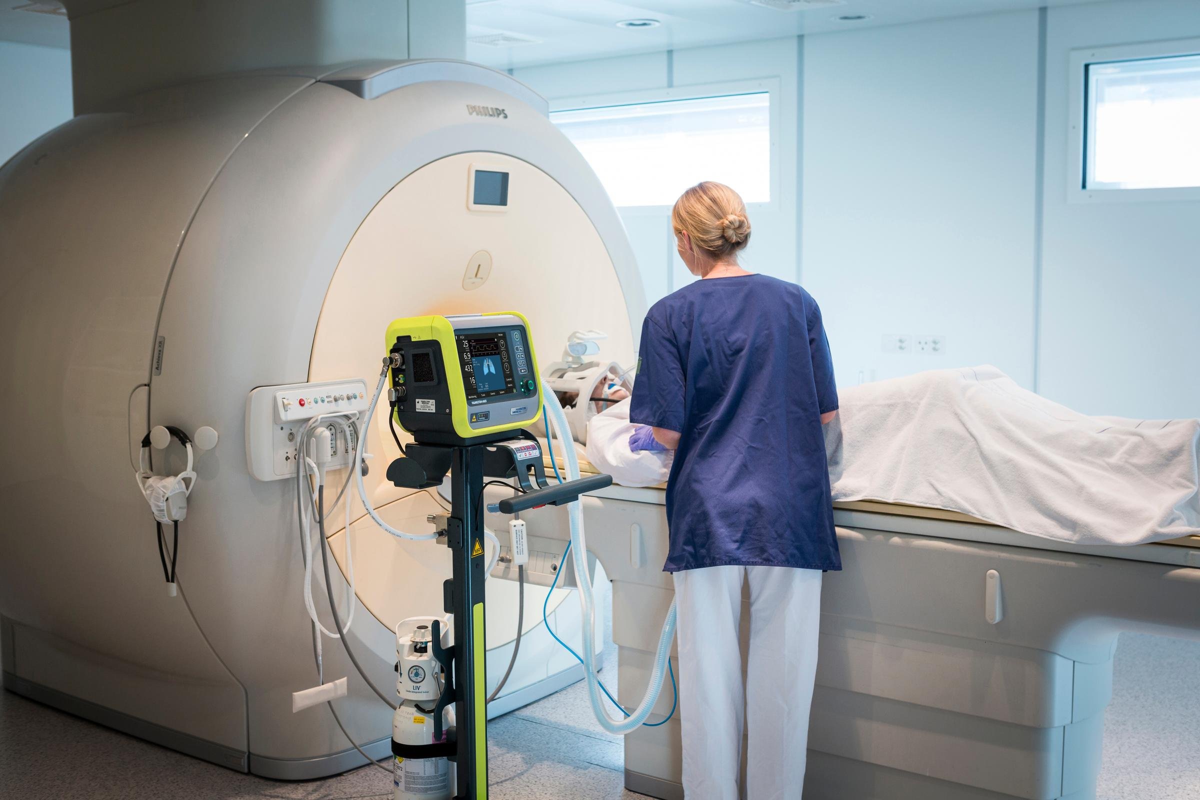 HAMILTON-MR1 in the MRI room
