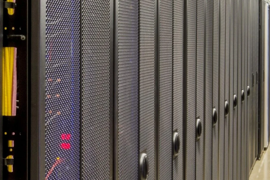 Transforming spine layer architecture with near-zero latency optical switching