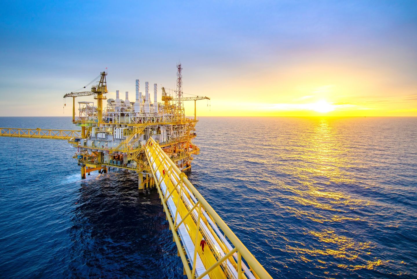 offshore platform 1190948706