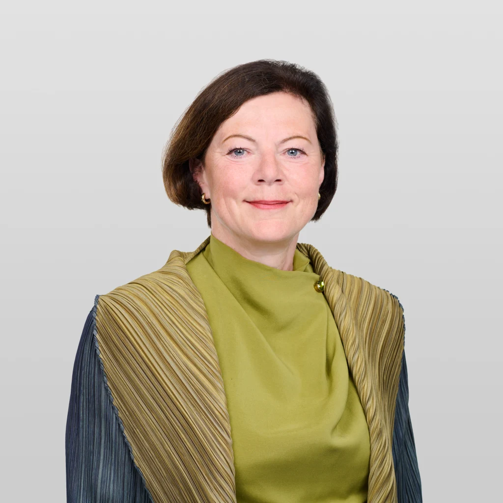 Portrait of Kerstin Günther, smiling into the camera
