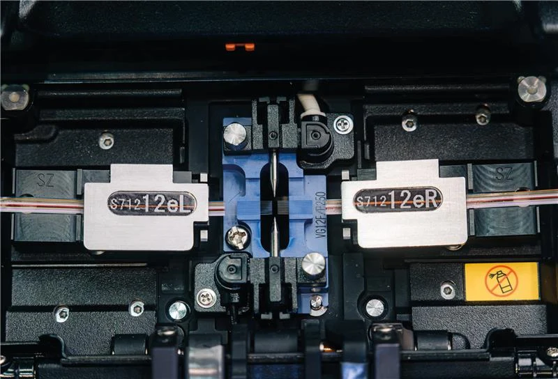  Insert the second fiber holder 