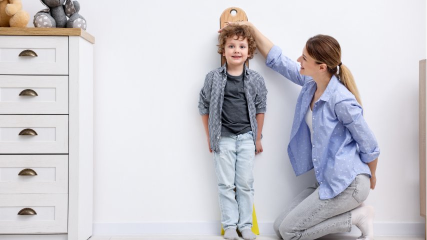 When Should You Consult a Paediatric Endocrinologist for Short Stature- Warning Signs Parents Shouldn't Ignore