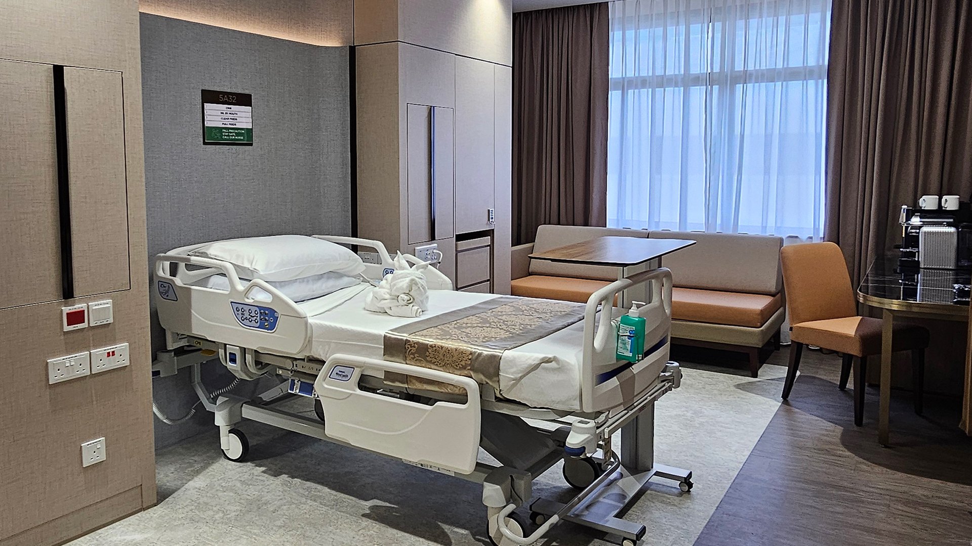 Our 1-bedded maternity wards offer privacy for a restful stay