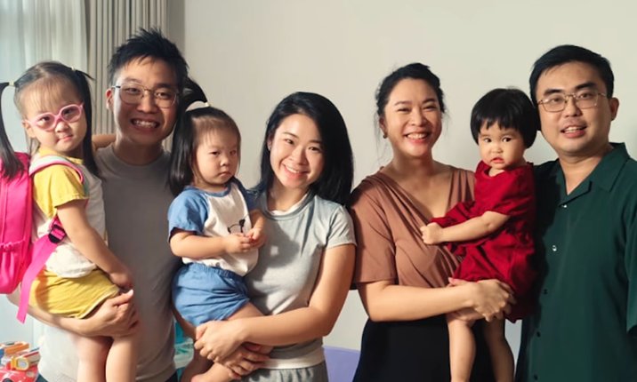 Jing Hui and Jian En's family