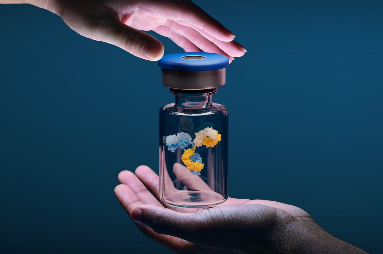 Lonza_Vial_Bispecific_DualHands_4000x1126_ALL_NEWGRADIENT