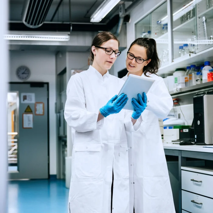 Small-Molecules_GettyImages-1216362556