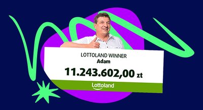 Polish Lotto winner Adam holding his cheque from Lottoland.