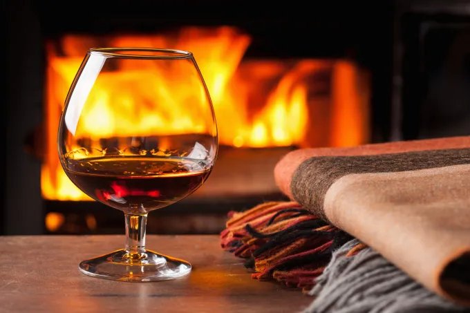 Alcohol and Sleep: The Pros and Cons of the Nightcap