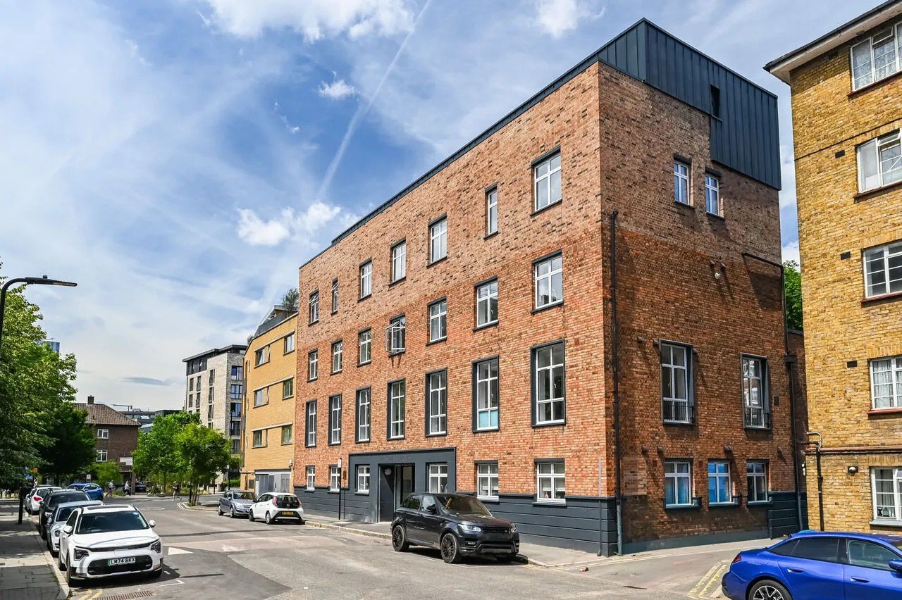 External picture of Fanshaw House