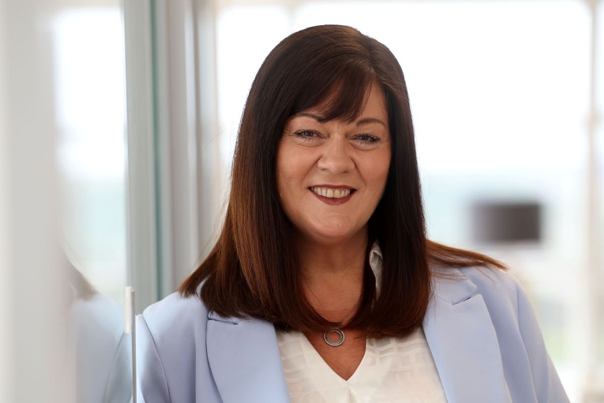 Helen Lewis headshot
