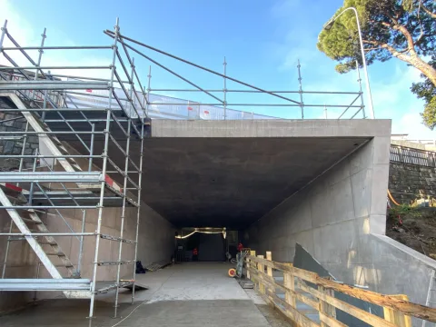 La nuova uscita del sottopasso Besso in calcestruzzo che dà sul Parco del Bertaccio.