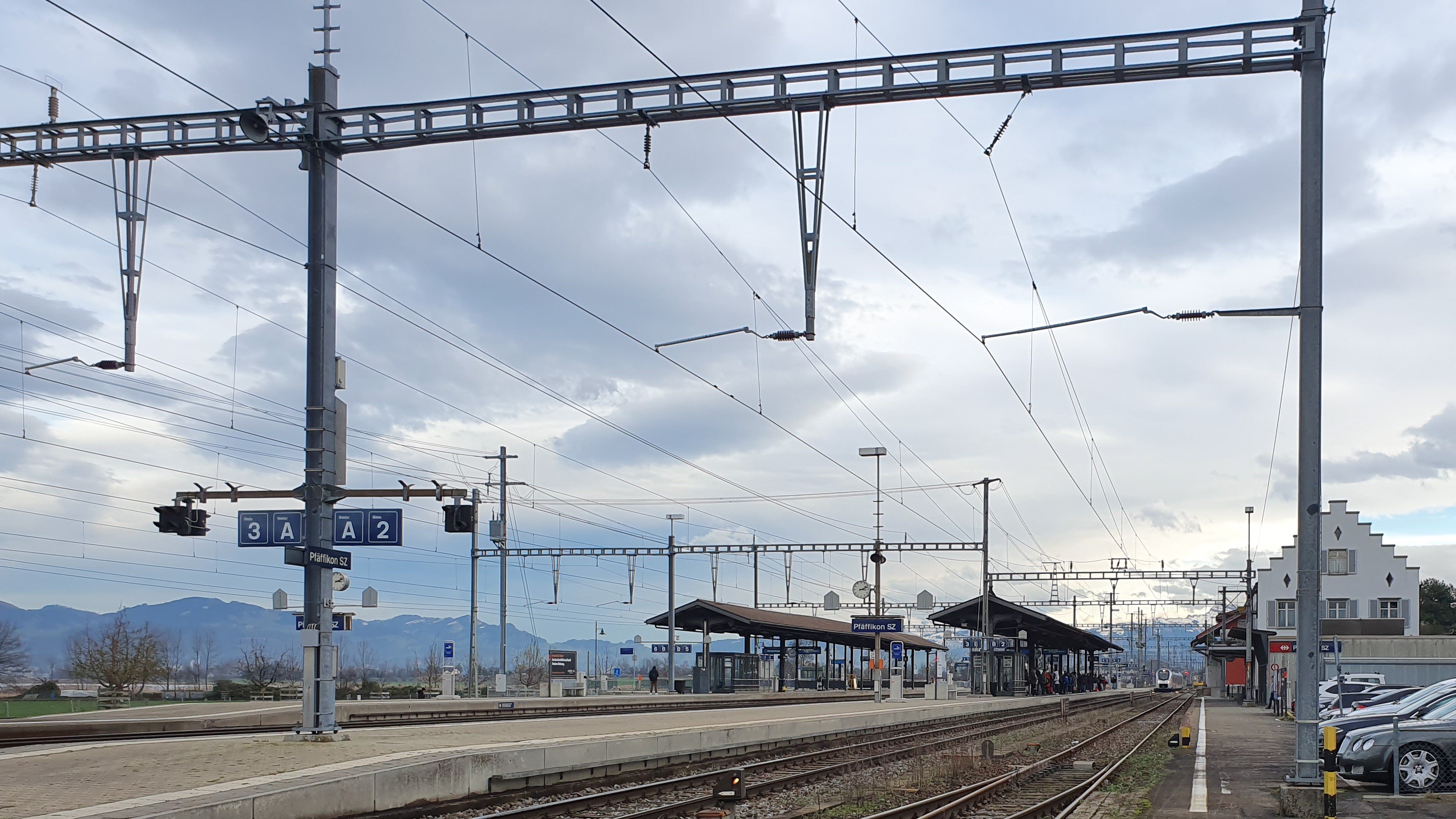 Pfäffikon SZ: Wochenendsperre für IC-Halbstundentakt Zürich–Chur nötig