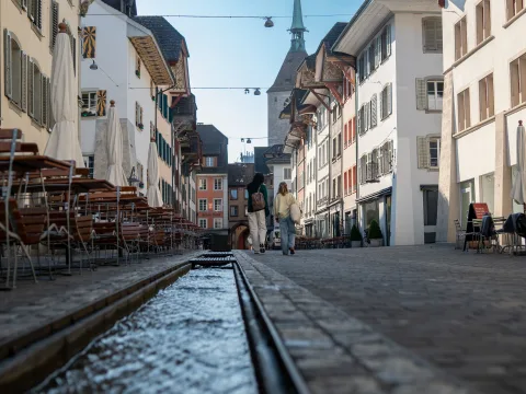 Stadtbach von Aarau mit Blick in die Altstadt Richtung Obertorturm.