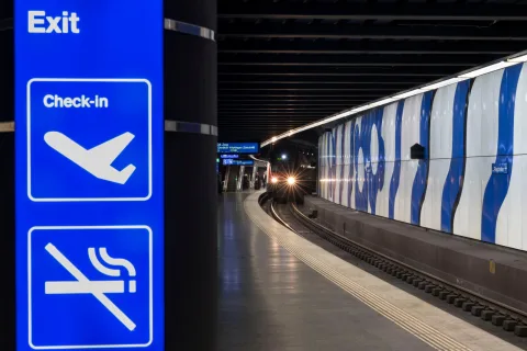 Die SBB erneuert in Zürich Flughafen acht Weichen.