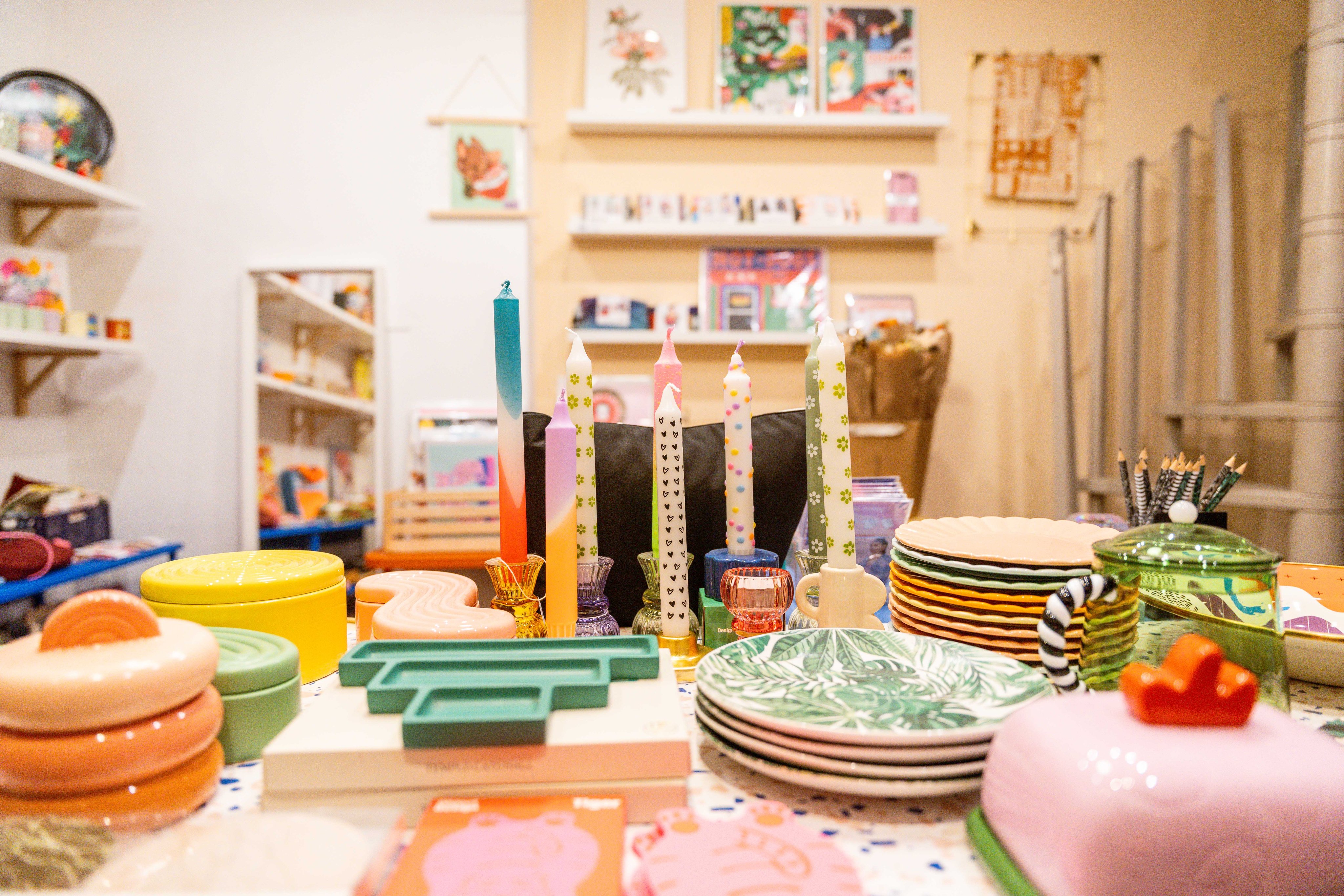 Bunter Laden with the creative figure Everyday product