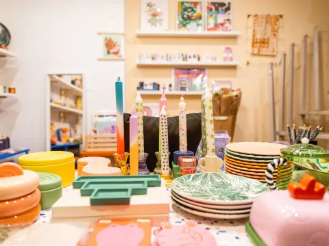 Bunter Laden with the creative figure Everyday product