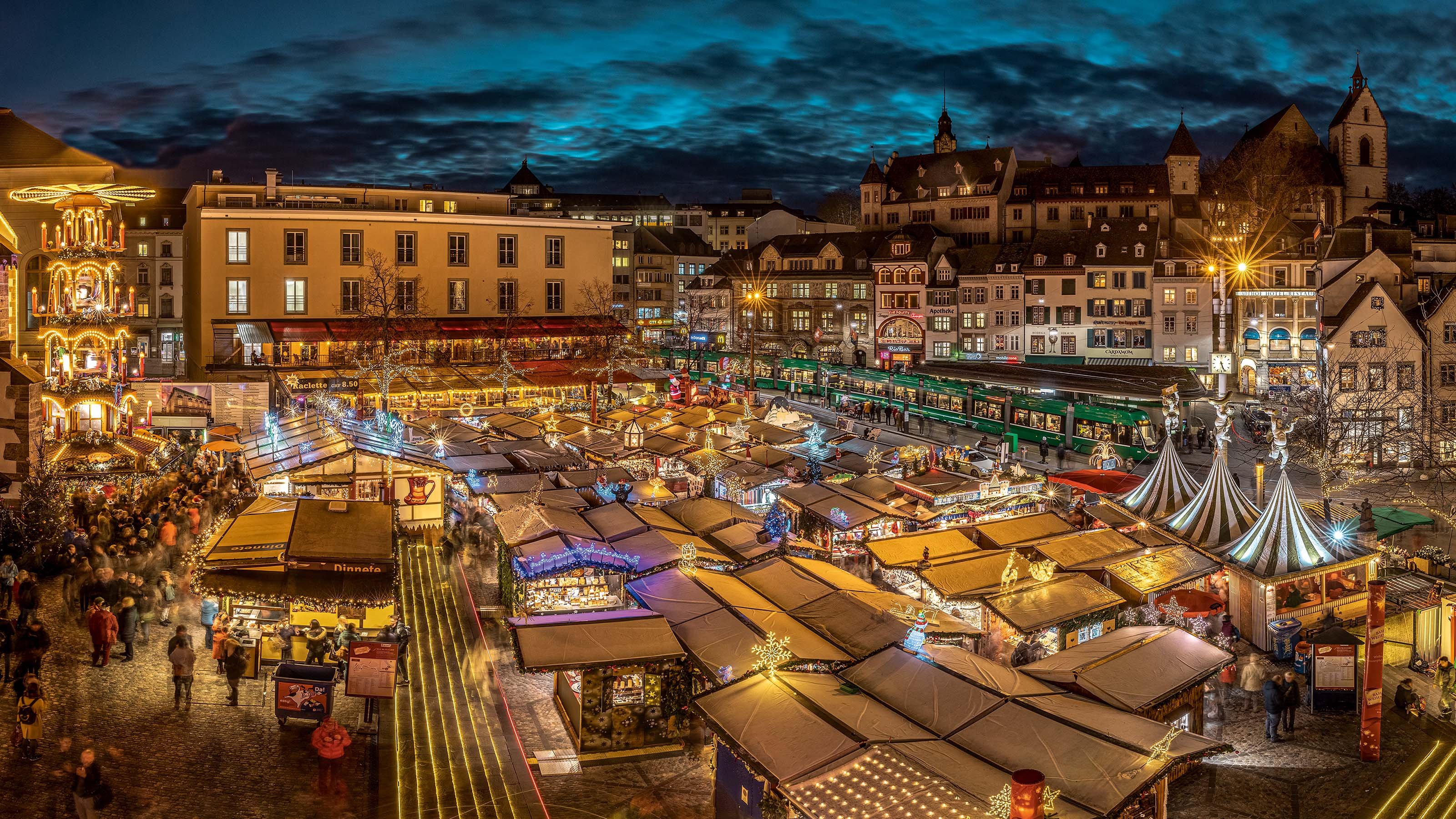 Un marché de Noël vu du ciel.
