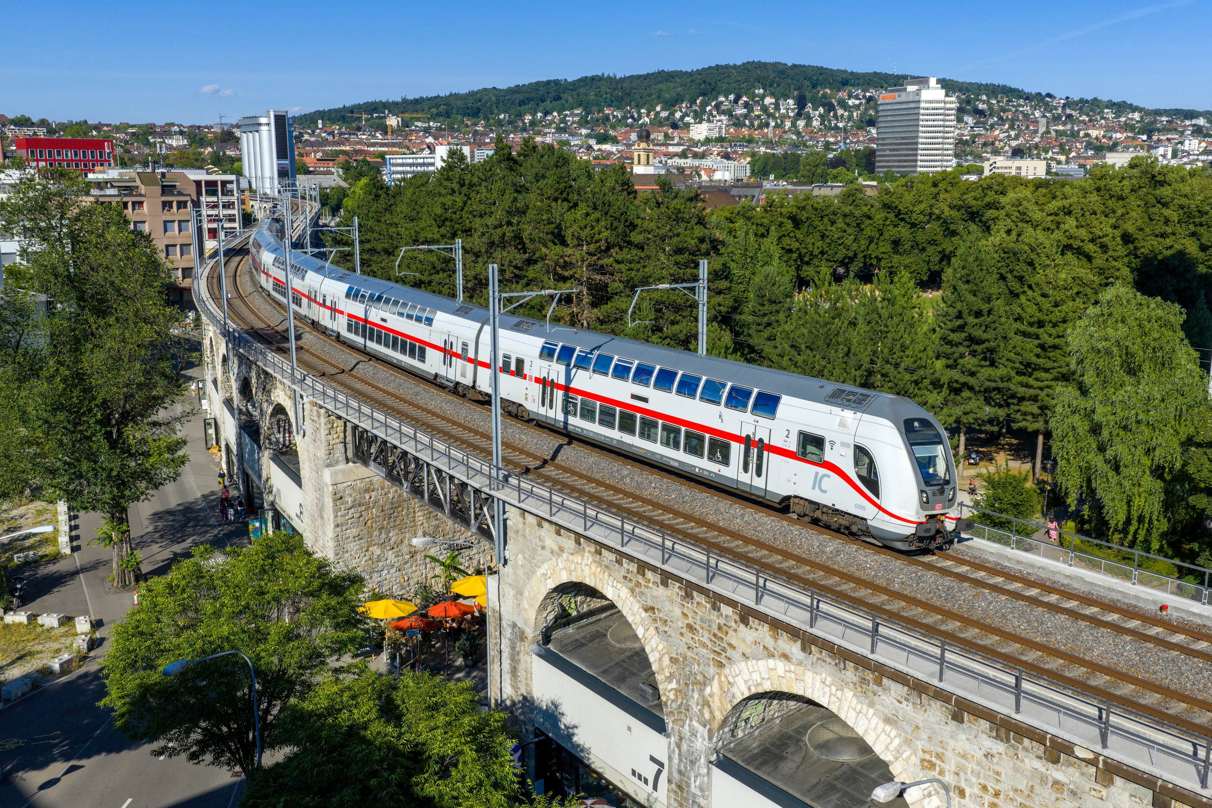 IC Zürich–Stuttgart in Zürich Wipkingen