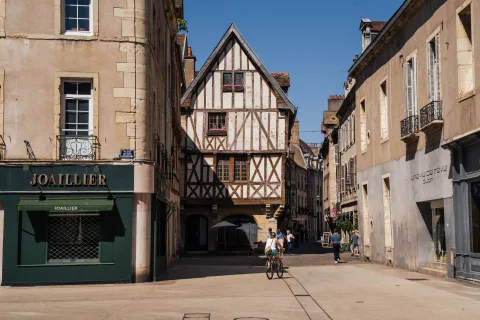 Palazzi di colore beige nel centro storico di Digione