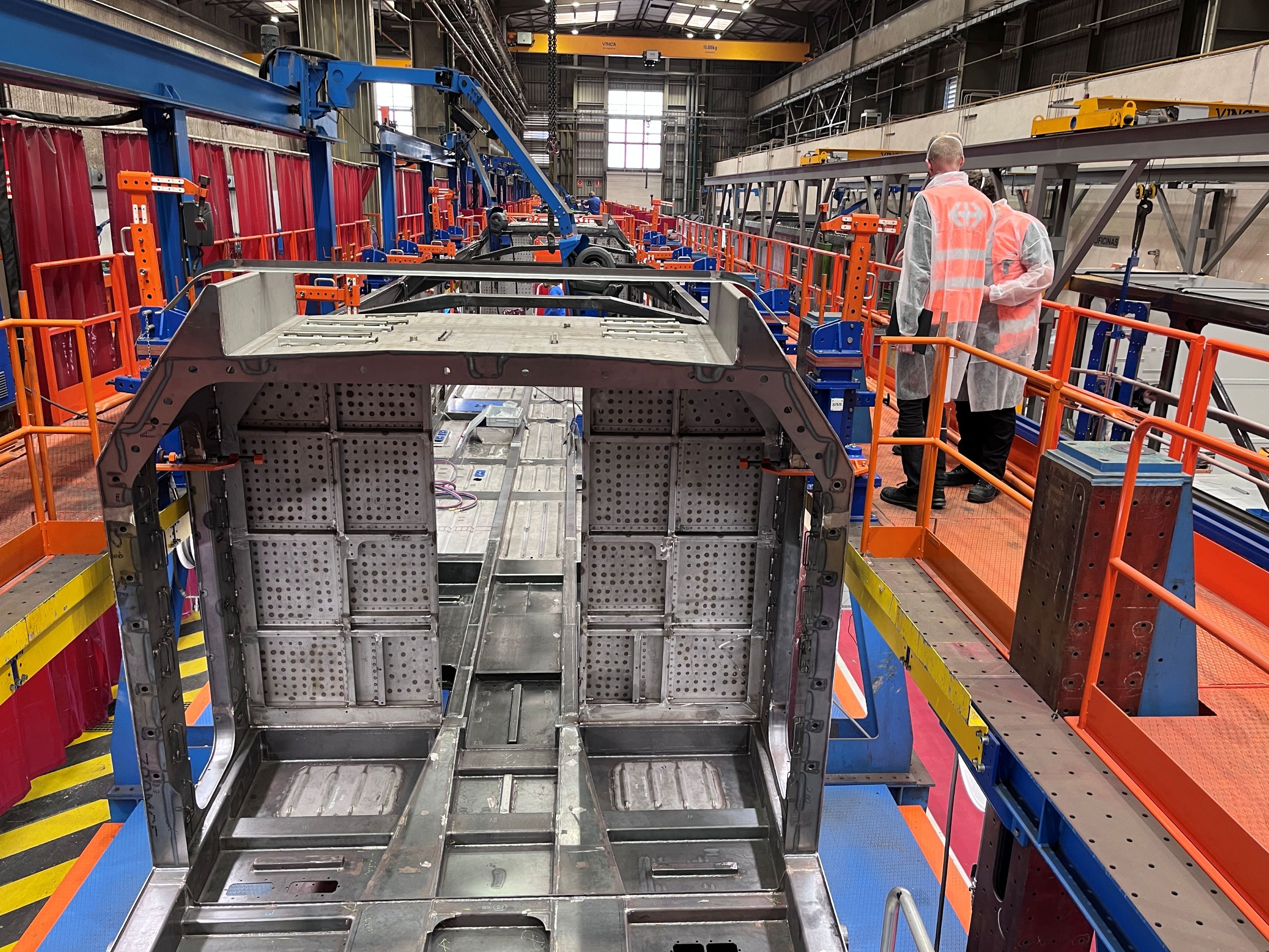  La produzione procede: Una delle prime casse delle locomotive in costruzione.