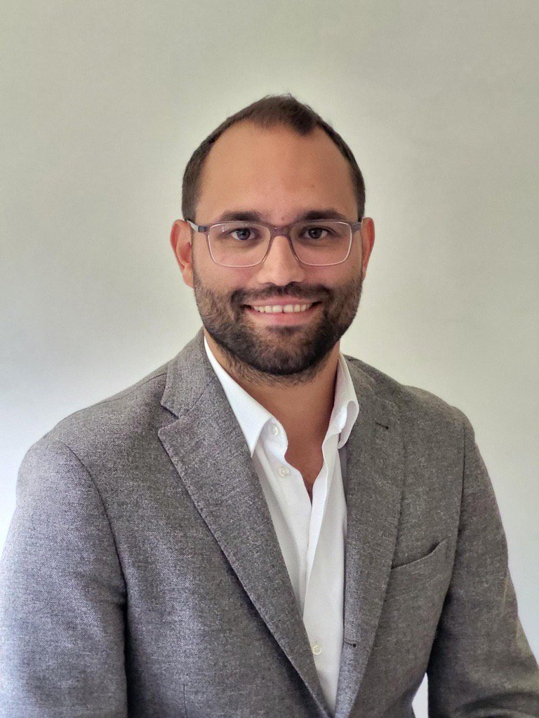 Billal Mahoubi, Porträt