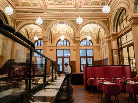 Interni del ristorante San Gennaro nella stazione centrale di Zurigo.