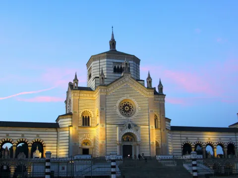Un edificio simile a una chiesa.