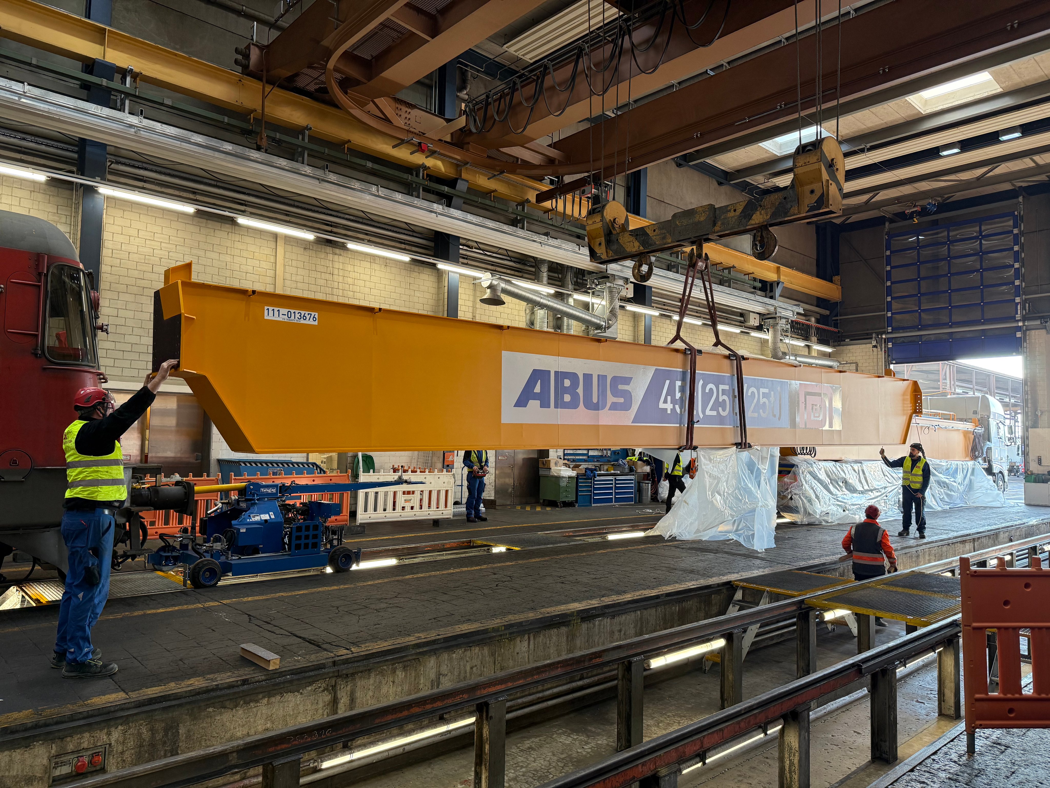 Nouvelle grue de 90 t: un atout de poids au centre d’entretien de Dietikon