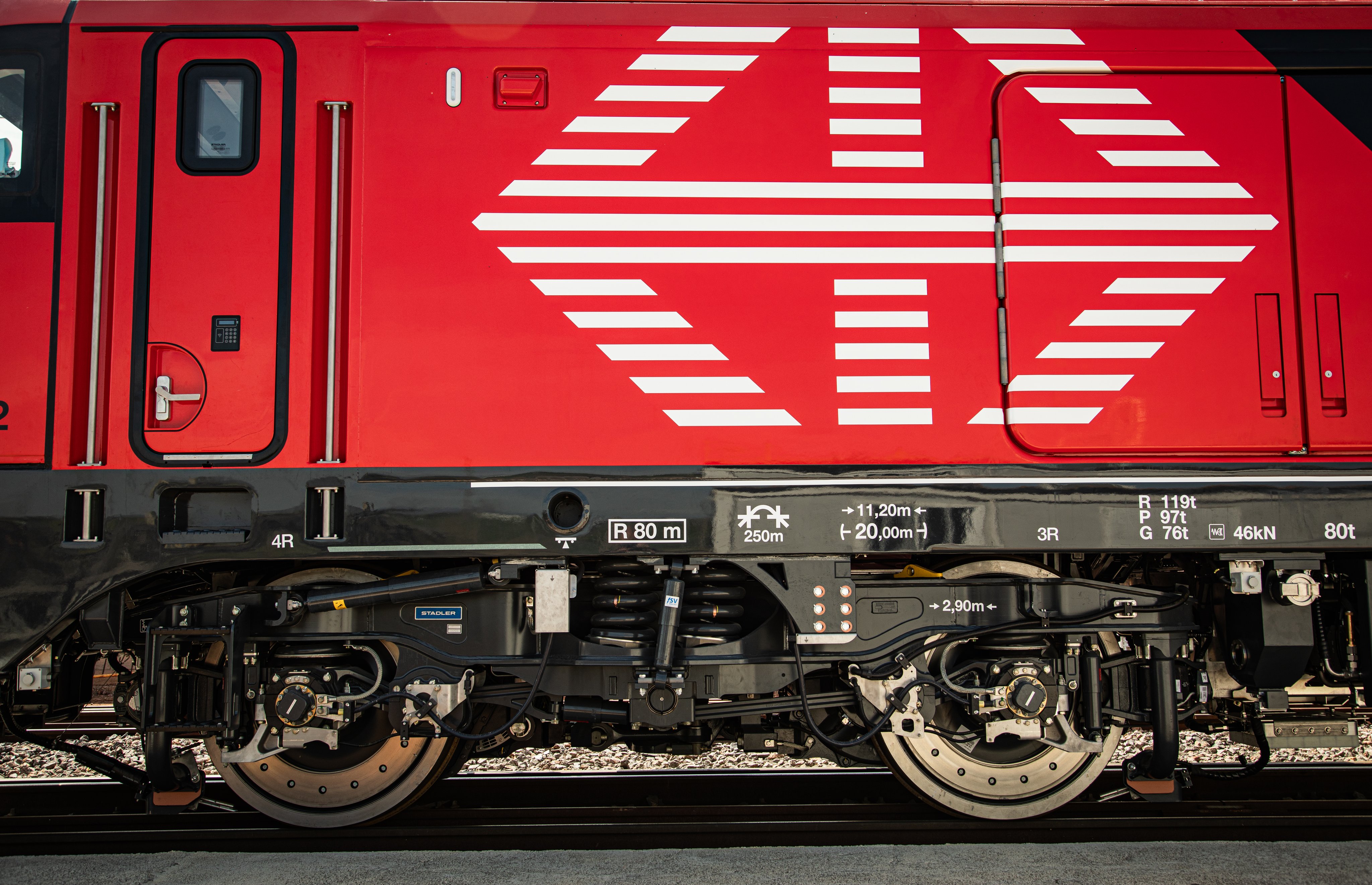 La foto mostra un dettaglio della locomotiva.