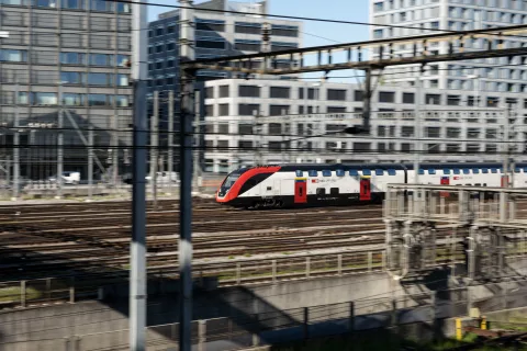 FV-Dosto zwischen Zürich und Bern