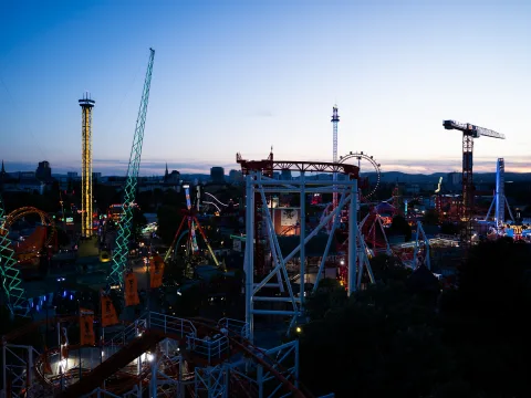 Al tramonto, il Prater accende le sue luci e rivela il suo lato nostalgico.