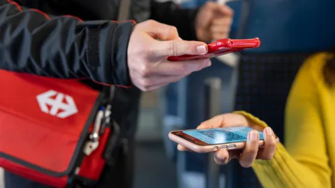 Controllo dei biglietti sul treno