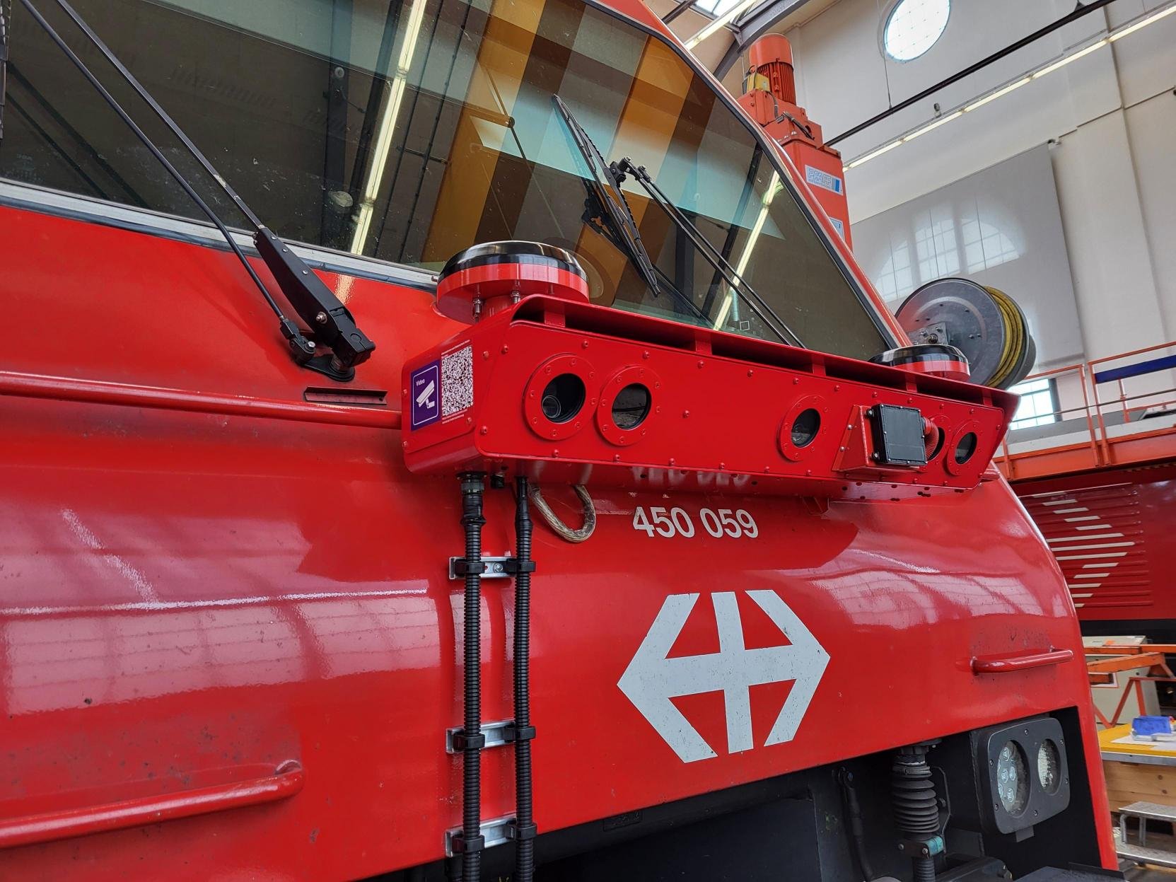 Il sistema di rilevamento degli ostacoli è installato su una locomotiva della S-Bahn di Zurigo.