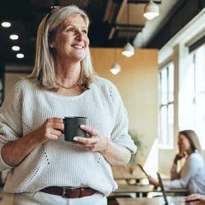 Työntekijä toimistolla