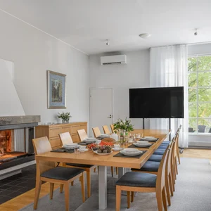 Puustelli katettu ruokapöytä ja takka 2