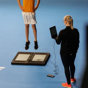 Tennis testaus hyppy