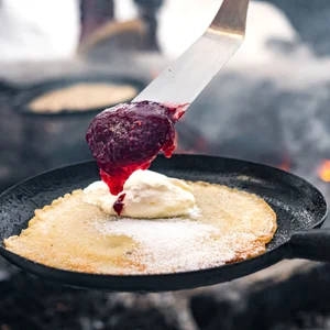 Lettu hillo kermavaahto nuotiolla