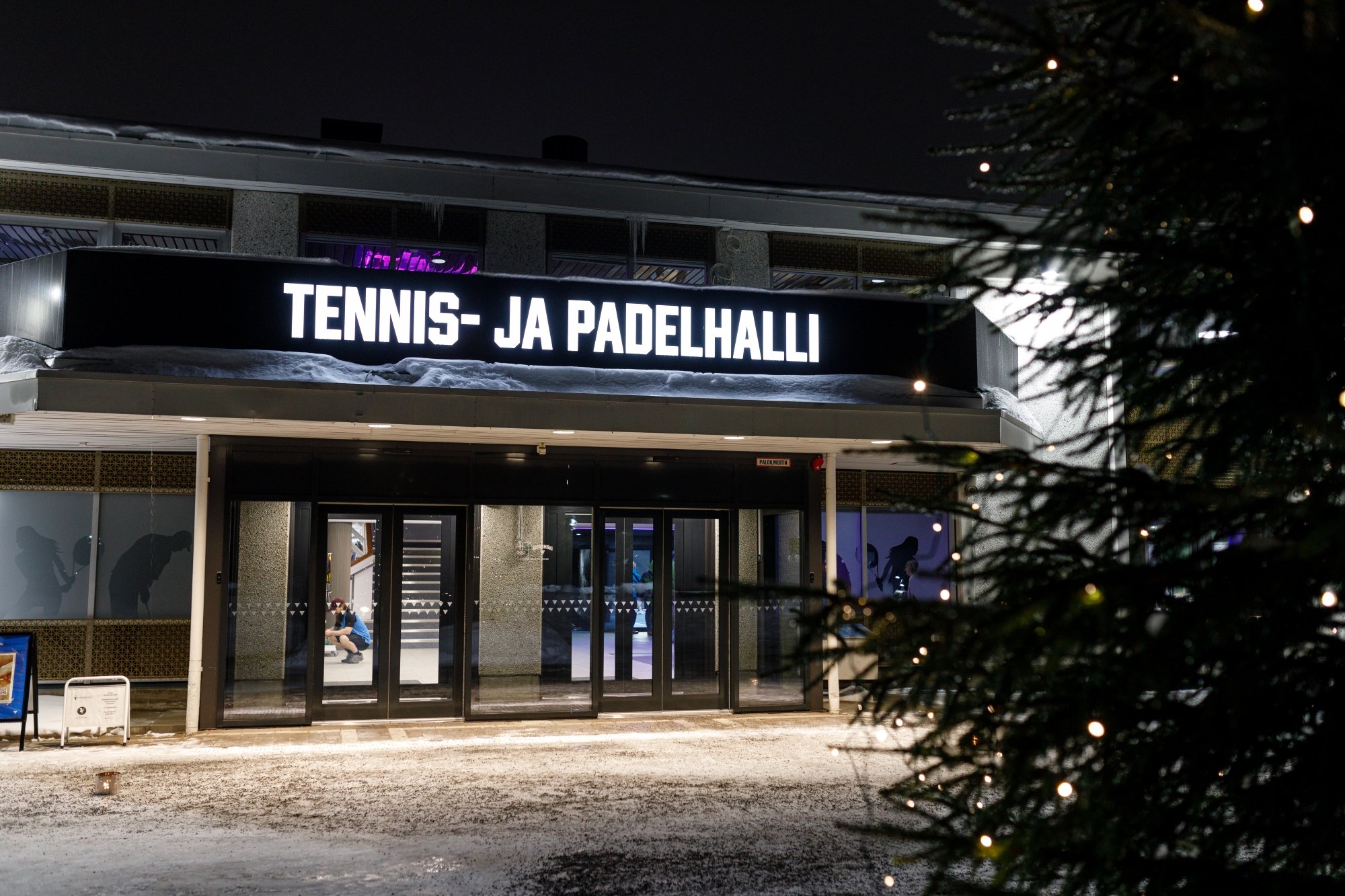 Tennis-_ja_padelhalli_ulko