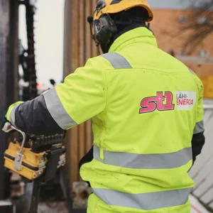 St1 Lähienergia työntekijä