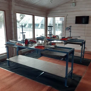 Suksihuolto_Voitelupaikka_Tennispaviljonki