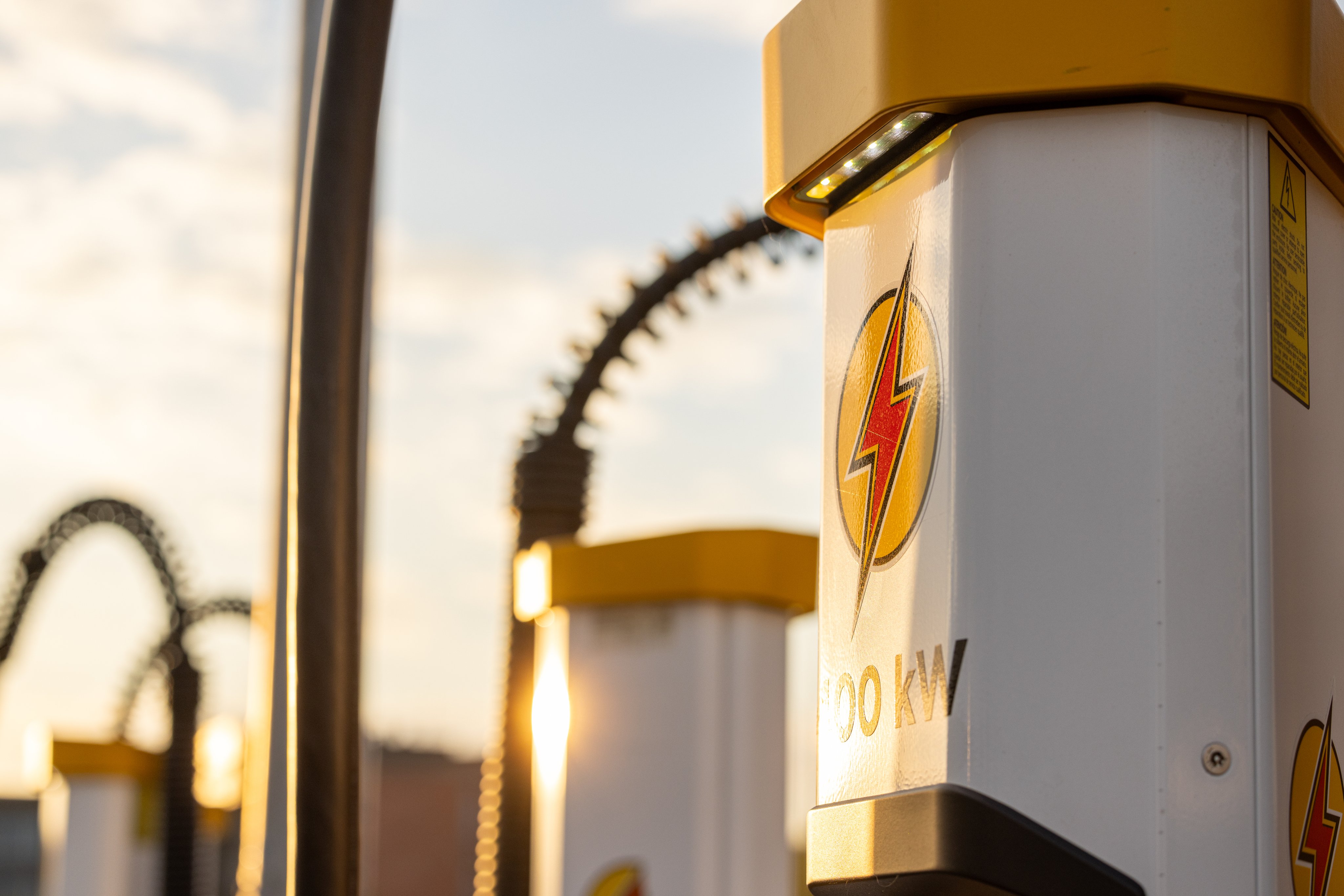 Sähköauton suurteholataus