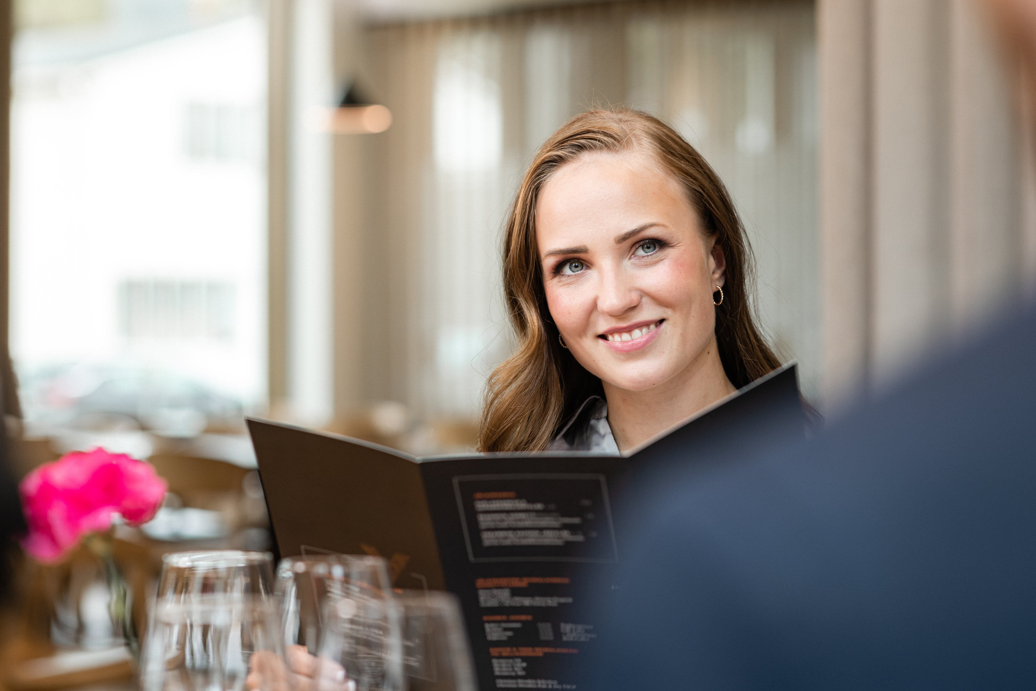 Raintola V nainen ja menu