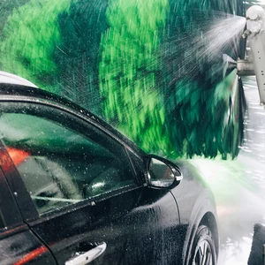Black car at a car wash_St1 Nordic rights_Web