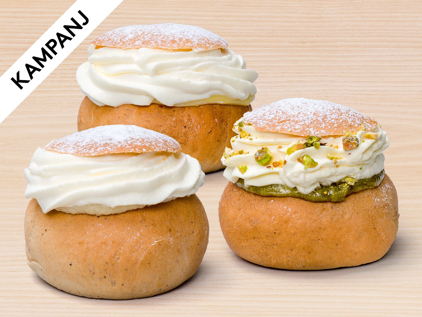 Bild med kaffe och bulle