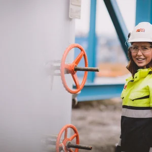 St1 employee on site.