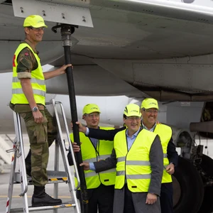web Biodrivstoffleveranse på Ålesund Lufthavn 1 - FOTO Morten Bergene 1