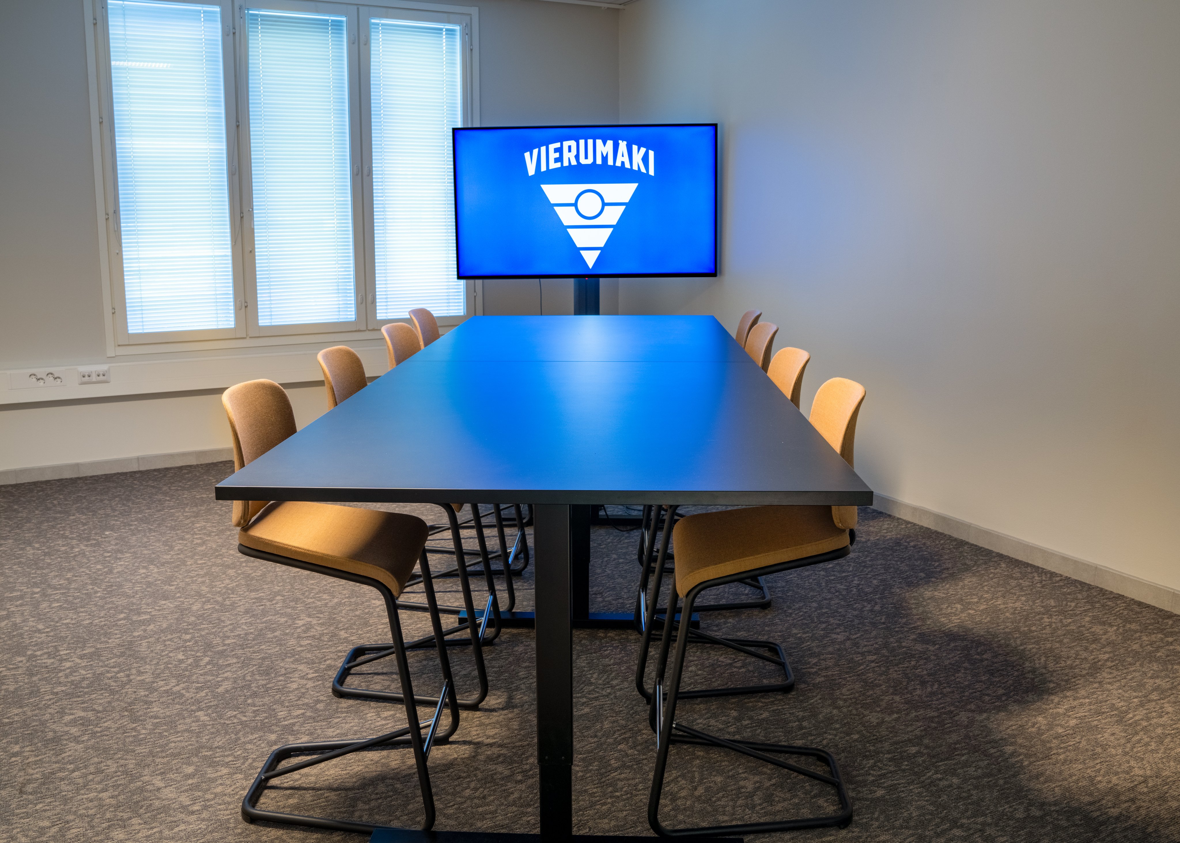 Fennada kokoustila - Poukama - katutaso - 8 hlö (1)