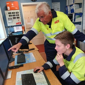 Two St1 employees at Lillesund Depot