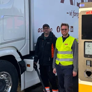 Asko på plass for lading av tungtransport på Tvedestrand