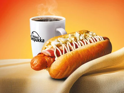 Aamu Dog - hodari, jossa on pekonimakkara sekä munavoita